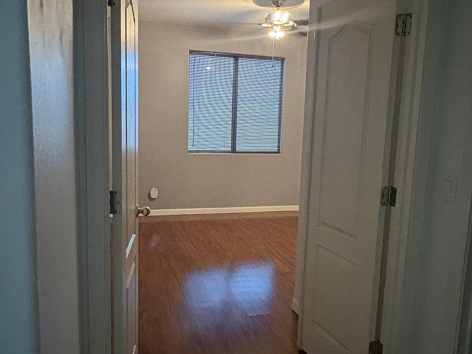 5 bed, 2760 sqft, $4,400 — Photo 2