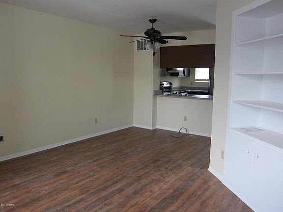 5th image of 8046 Wimbledon Dr