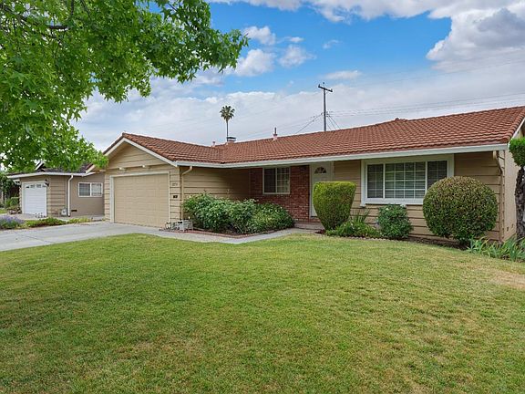 3rd image of 1251 Greenmoor Dr