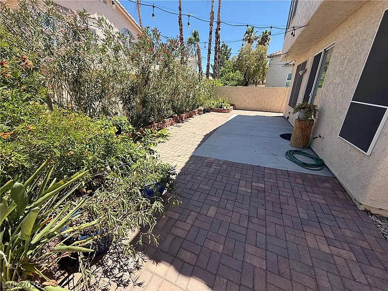 136 Serenade Ct — Photo 35