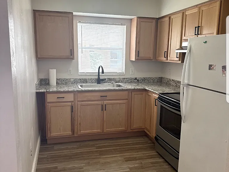 Roomy kitchen with good storage