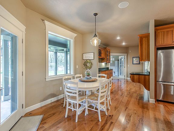 3rd image of 27135 Morganlee Ln