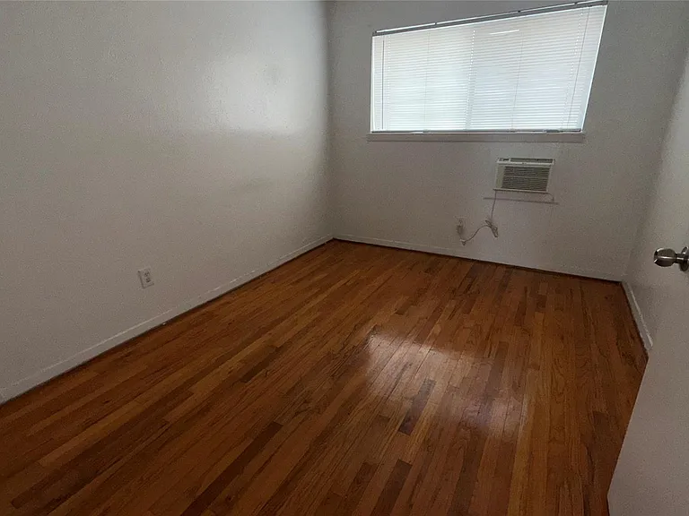 4921 Crawford St #19 — Photo 6