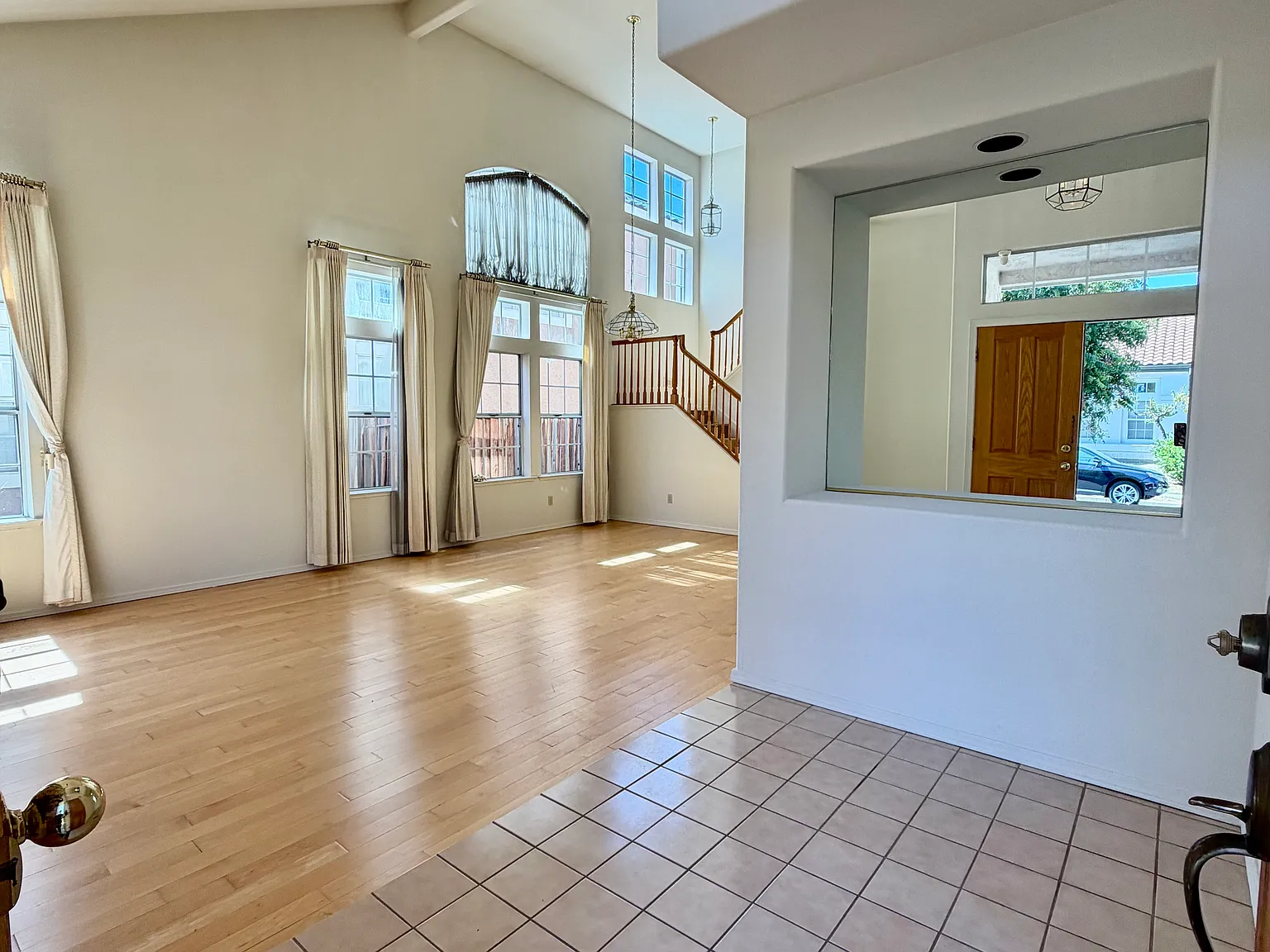 5 bed, 2516 sqft, $5,400 — Photo 2