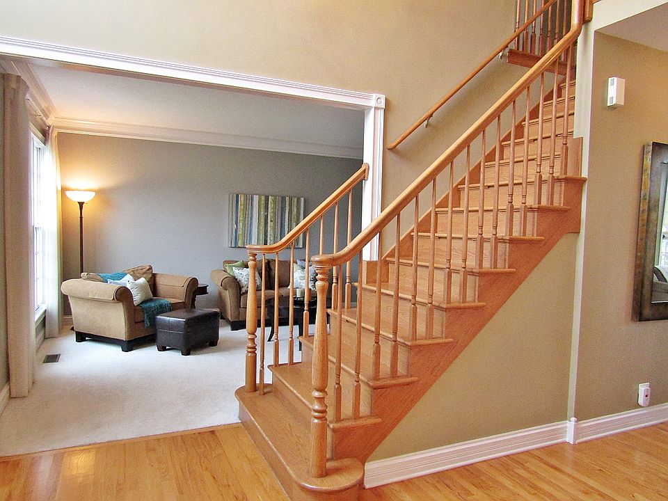 1st image of 831 Columbia Cir