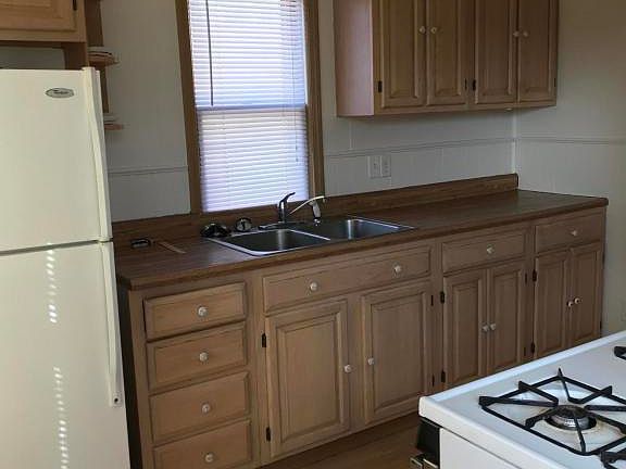 3rd image of 3460 Avenue C