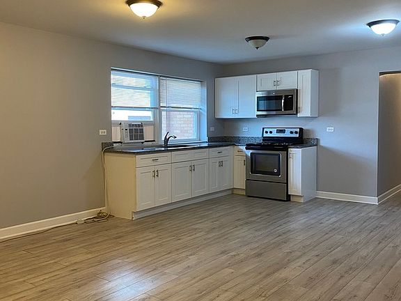 3rd image of 10425 S Longwood Ln #13
