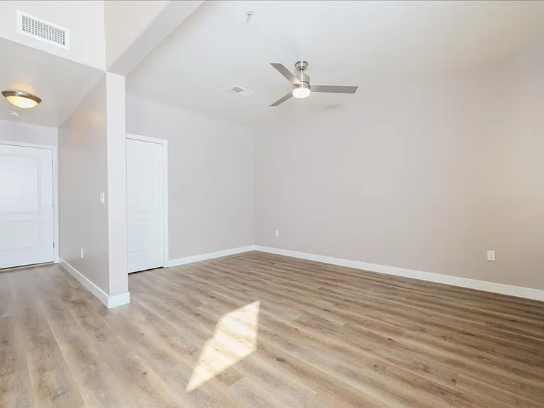 2450 E Blue Diamond Dr — Photo 11