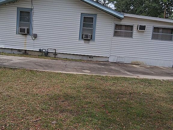 2nd image of 303 Saxon St