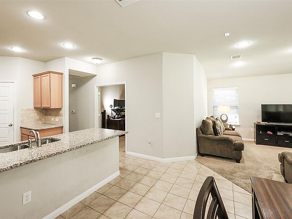 4th image of 717 Schefer St