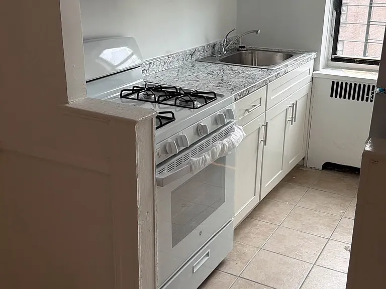 95 W 195th St #6B — Photo 16