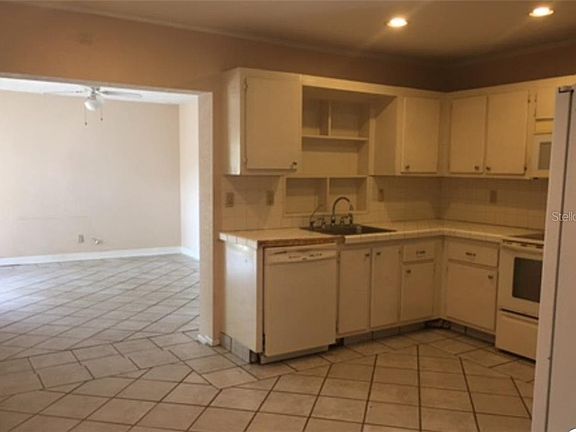 4th image of 8000 Smoketree Cir