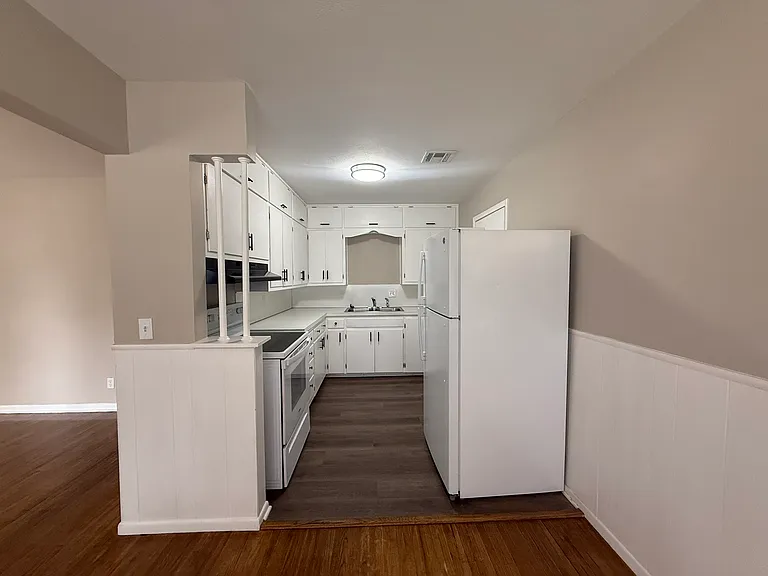 2421 W Lydia Ave — Photo 6