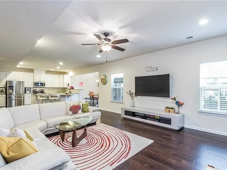 1351 Yellow Springs Dr — Photo 18