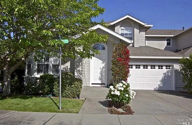 105 Baypoint Dr photo 1