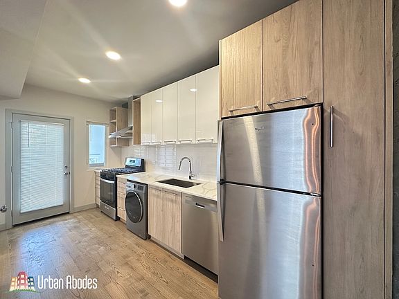 3rd image of 2437 W Walton St #G06c