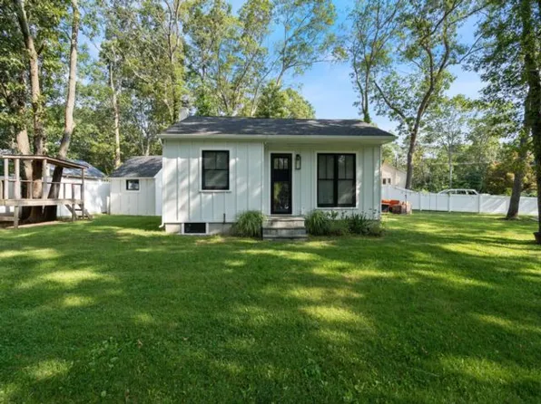 64 Corchaug Trl, Ridge, NY 11961