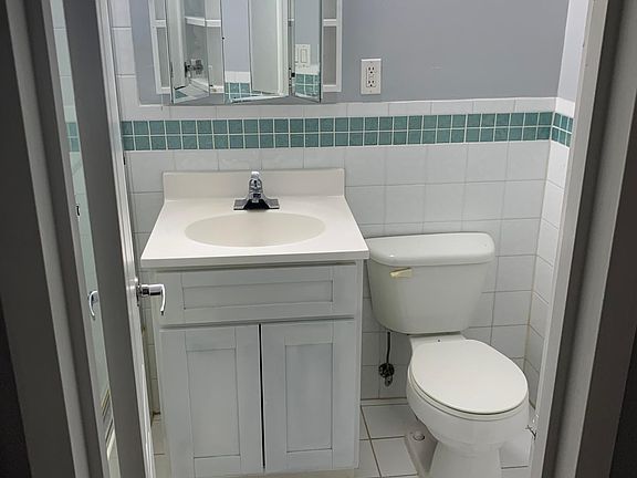 5th image of 60 Parkway Dr E APT 4E