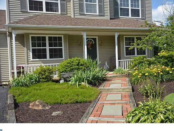 4th image of 16 Christine Cir