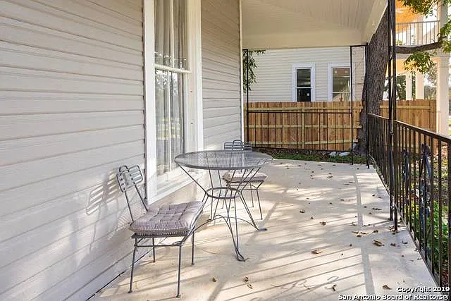 2 bed, 2.0 bath, 1213 sqft, $1,650 — Photo 2