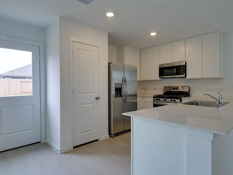 10915 Tawny Rdg — Photo 9