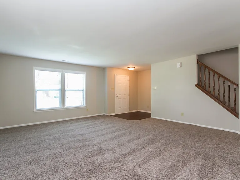 10718 Pavilion Dr — Photo 3