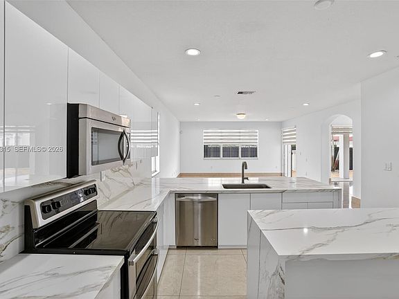 4th image of 15091 SW 18th Ter