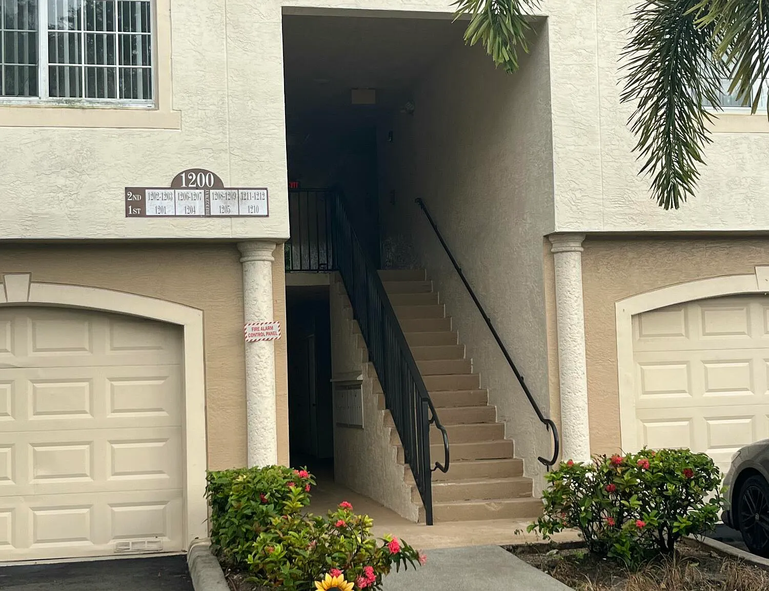 3 bed, 2.0 bath, 1199 sqft, $2,550 — Photo 1