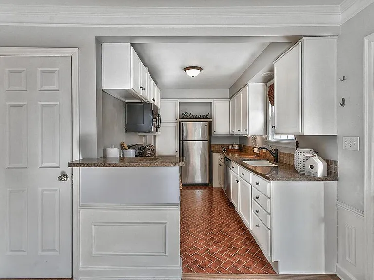 5633 Granada St — Photo 13