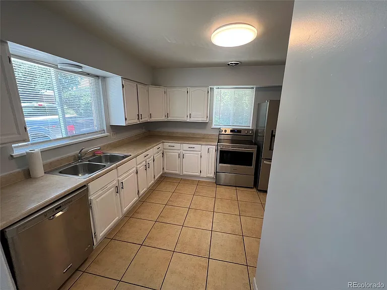 947 S Benton St — Photo 6