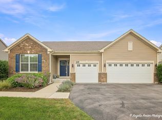 325 Tralee Ln, McHenry, IL 60050