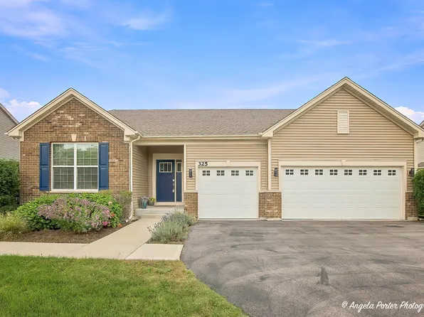 325 Tralee Ln, McHenry, IL 60050