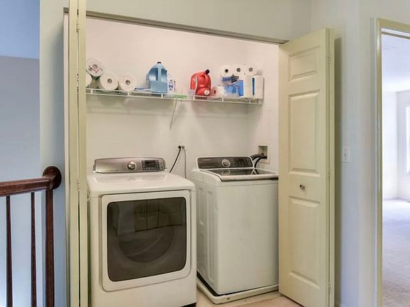 4th image of 2172 Yale Cir