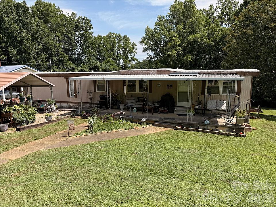 1st image of 806 Oval St