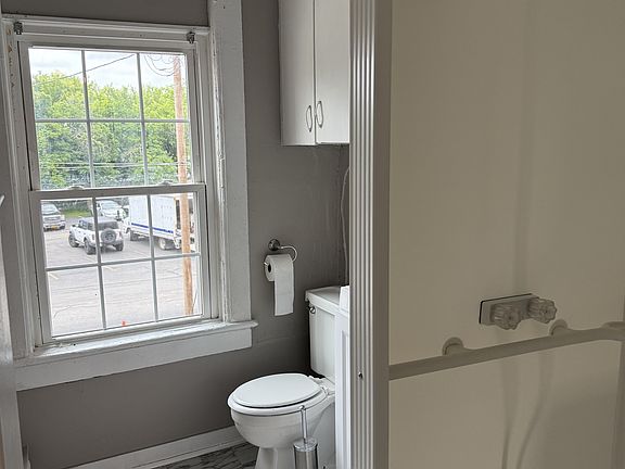 5th image of 15 N Lake Ave #3