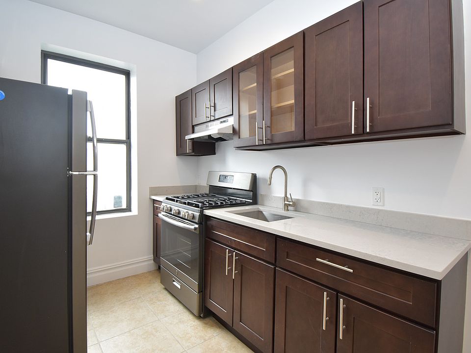 2nd image of 22-05 37th St #2E