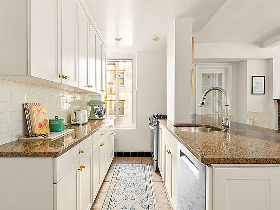 3rd image of 61 W 9th St APT 8E