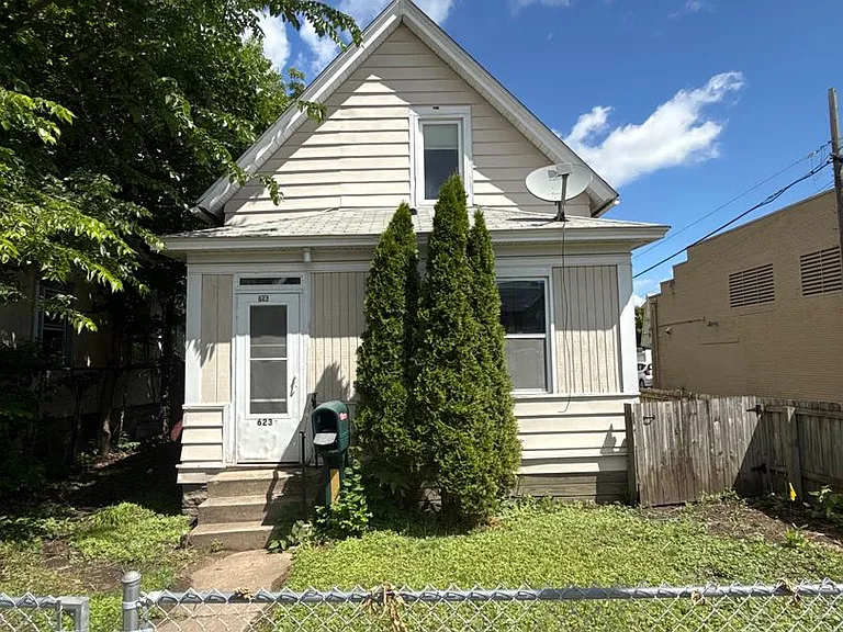 623 Maryland Ave E — Photo 1