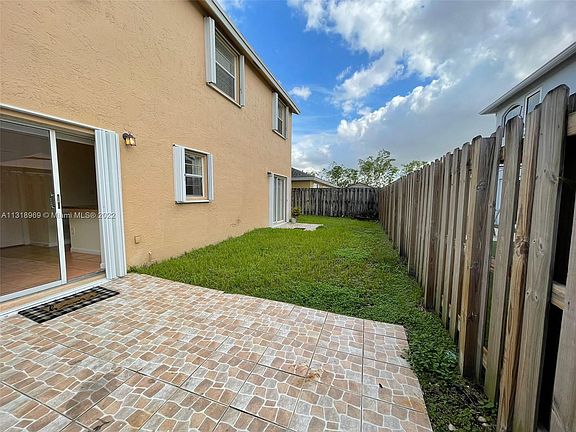 5th image of 10116 NW 55th Ter