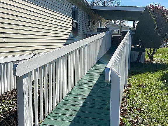 4th image of 70 Greenbriar Dr N