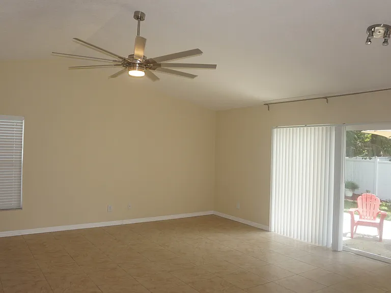 213 Foxwood Dr — Photo 7