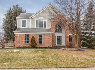 69 Fox Point Ct NE, Ada, MI 49301