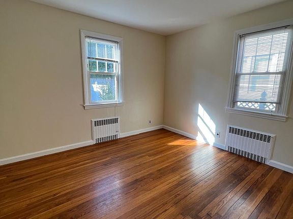 2nd image of 31 Woodlawn Ave