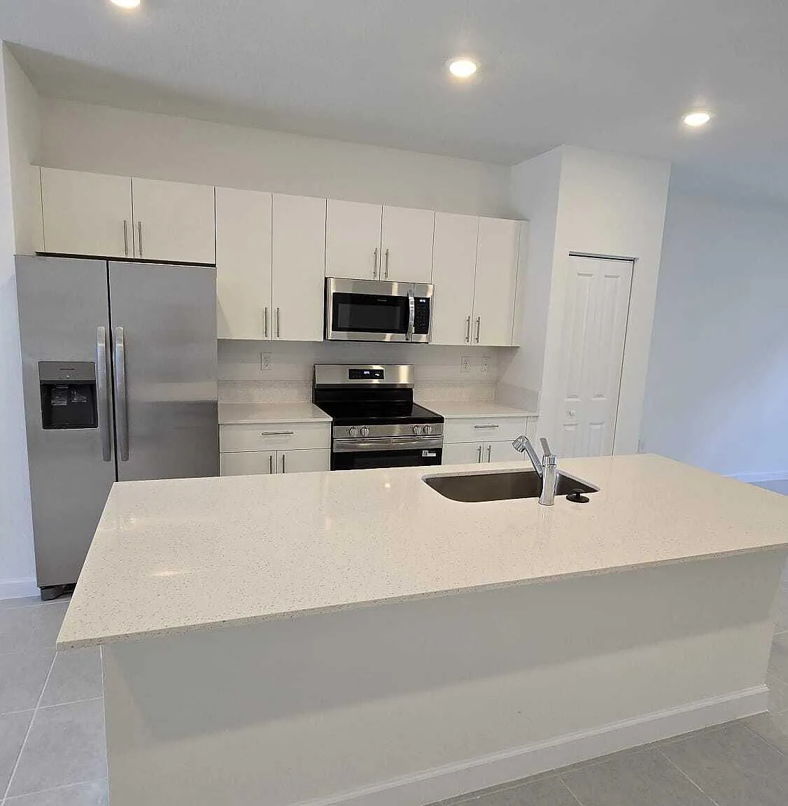 3 bed, 2.5 bath, 1574 sqft, $2,500 — Photo 3