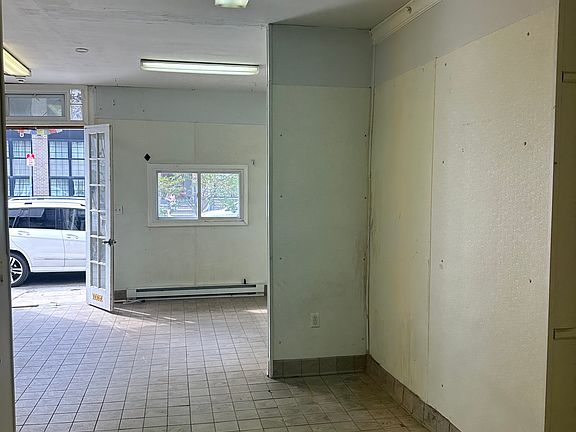 5th image of 2415 Frankford Ave Floor 1