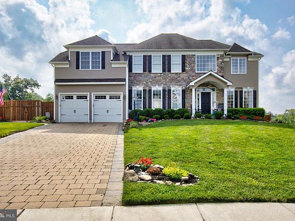 2nd image of 307 Fawn Ln