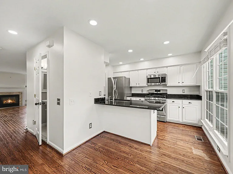 11527 Bertram St — Photo 7