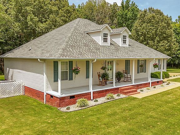 2nd image of 150 Acorn Ln