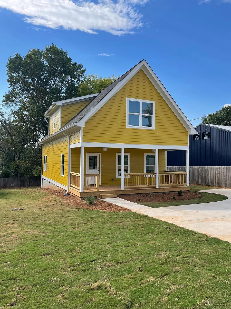 front side view - 210 Evans St