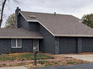 3713 SW Brook Lawn Ter, Topeka, KS 66610